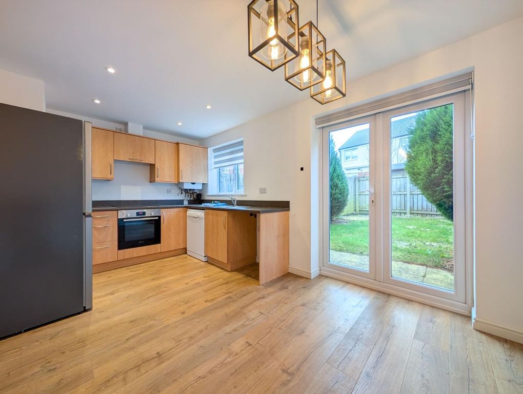 Property photo 2 of 10 Kitchen / Dining Room