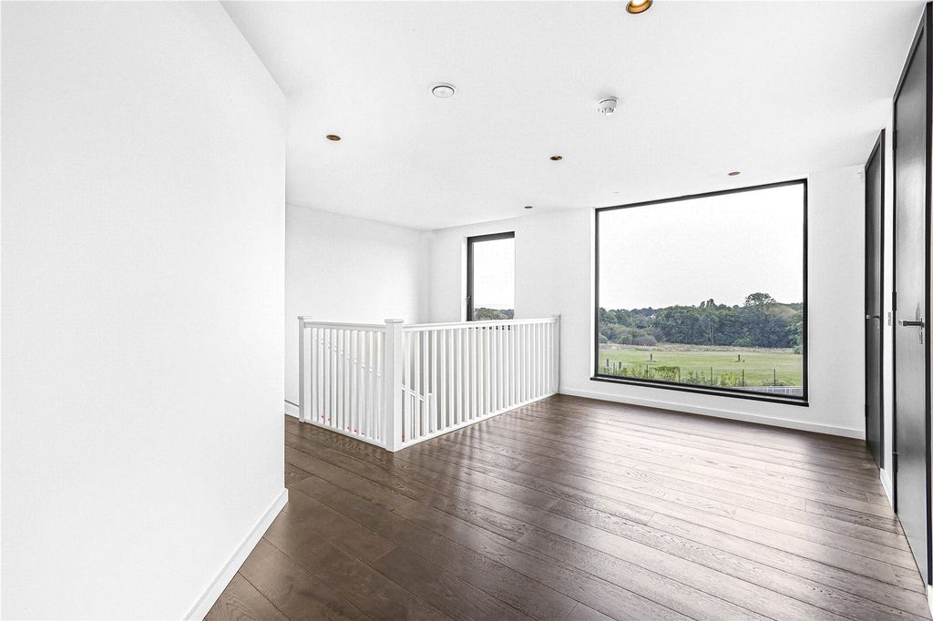 Additional image 16 of 6 bed detached house to rentRosebury Close, Goffs Oak, Waltham Cross, Hertfordshire EN7