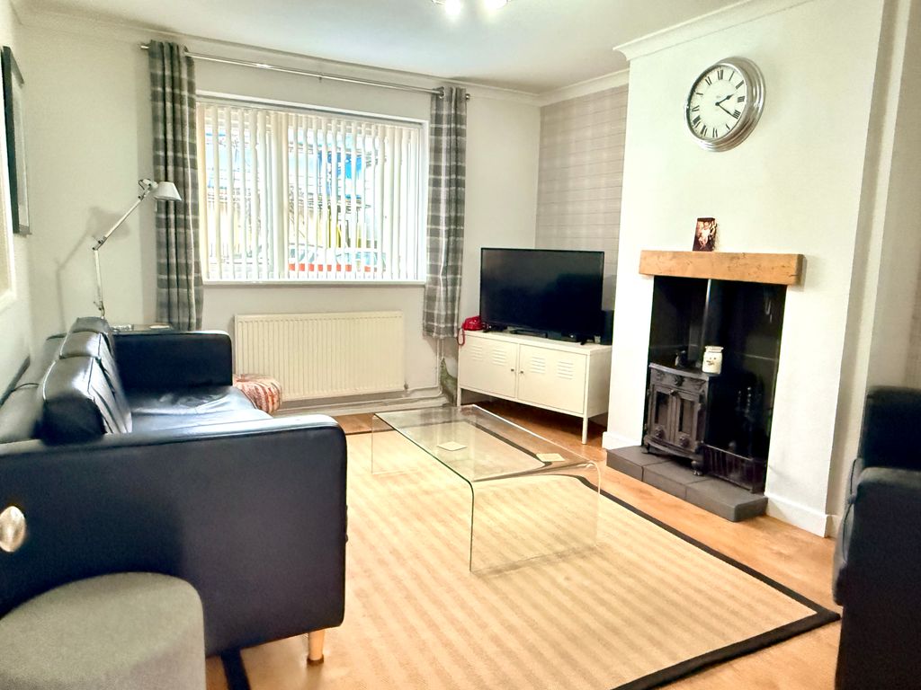 Property photo 3 of 18 Lounge