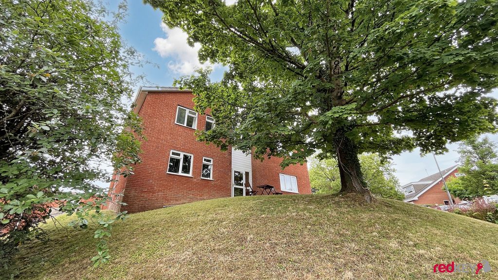 Property photo 1 of 5 External