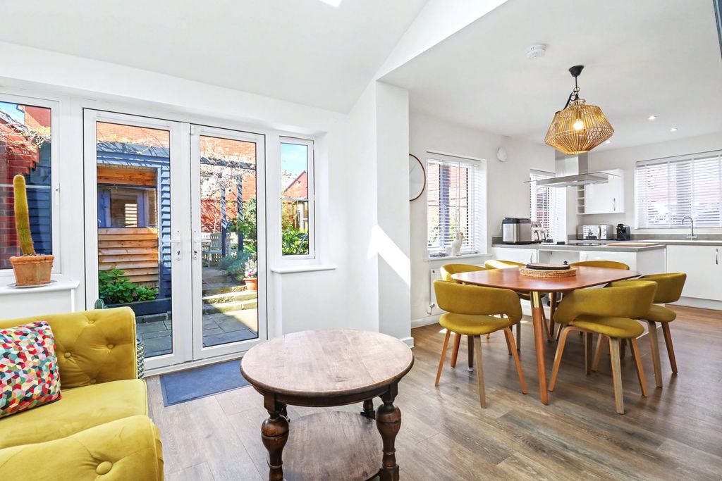 Property photo 2 of 22