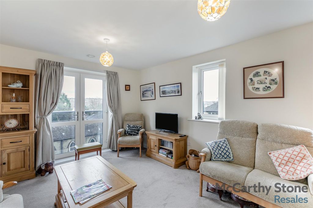 Property photo 2 of 19 8637742-Interior14.Jpg