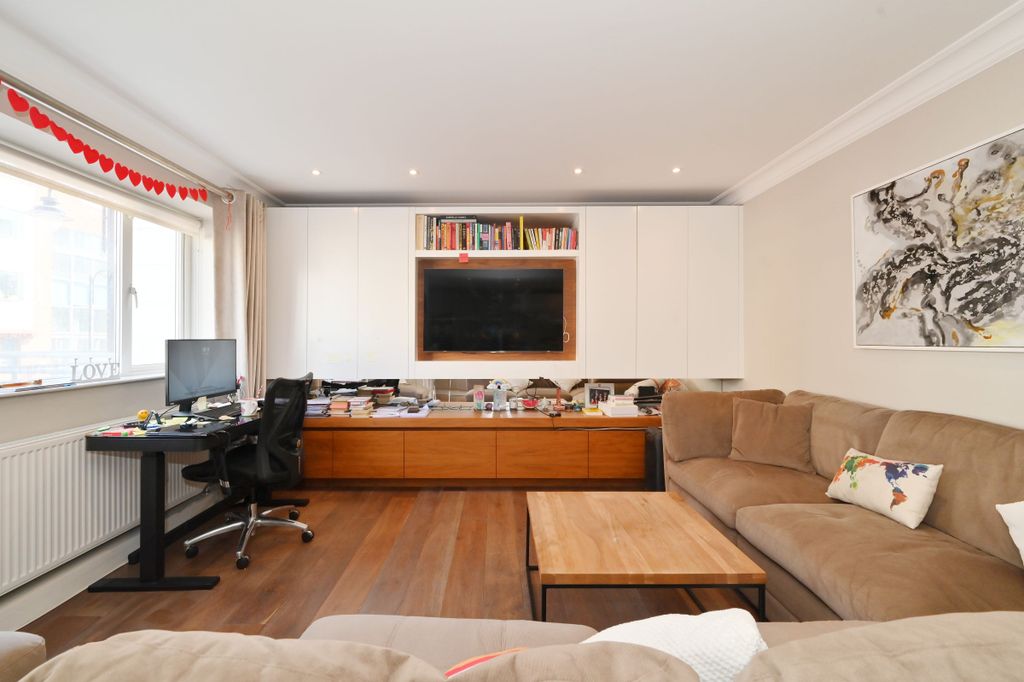 Property photo 2 of 12