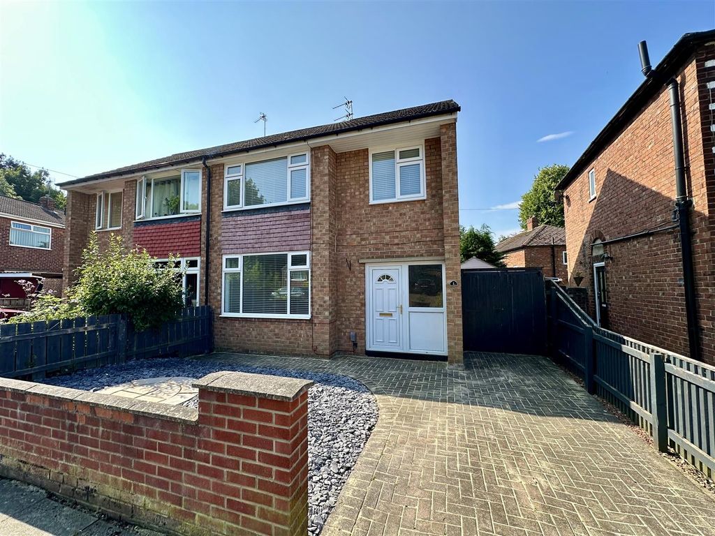 Property photo 1 of 15 Externally