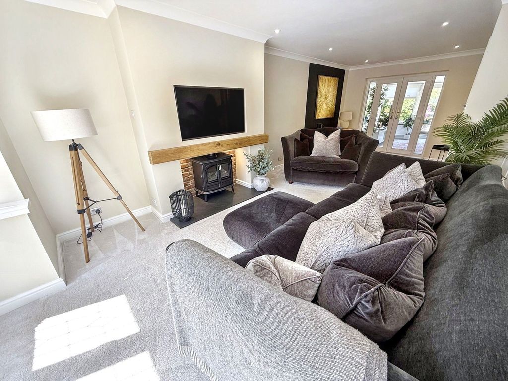 Property photo 2 of 31
