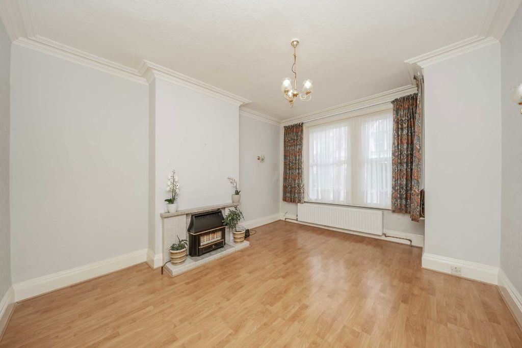 Property photo 2 of 9