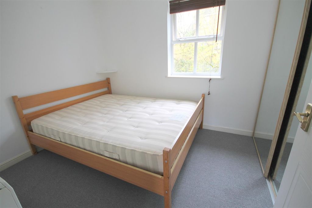 Property photo 2 of 10 Bedroom One New.Jpg