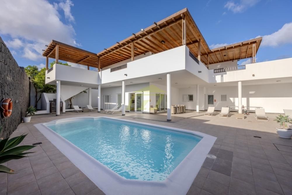 Property photo 1 of 30