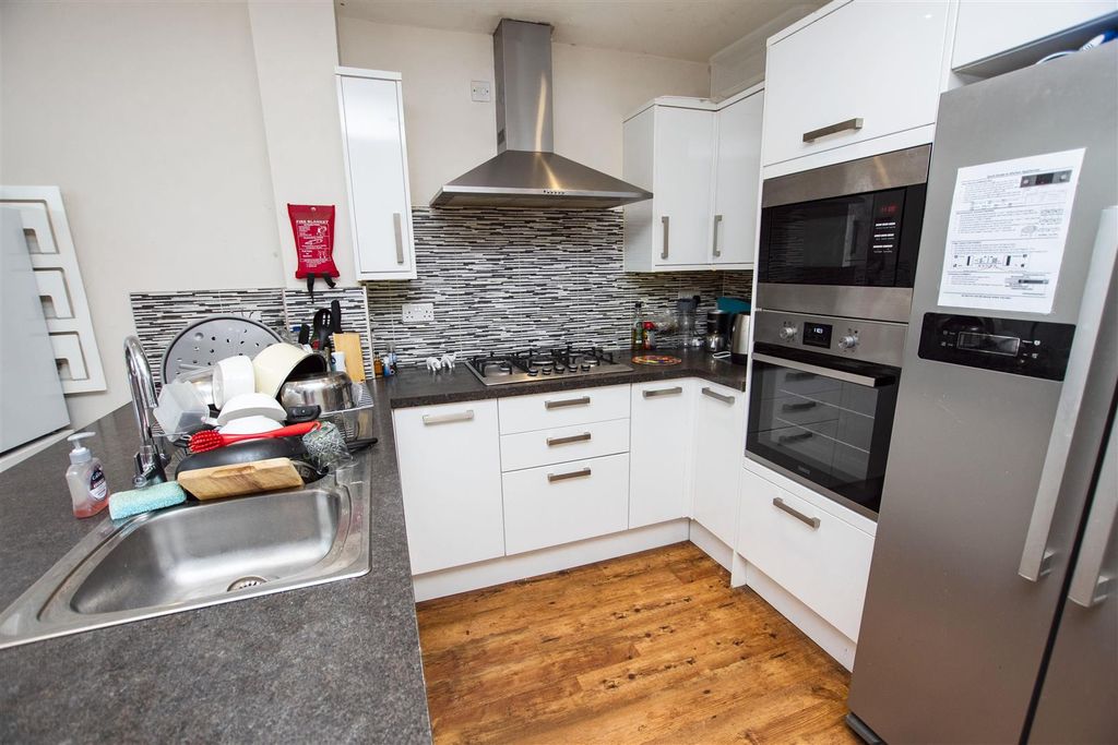 Property photo 3 of 16 Approach