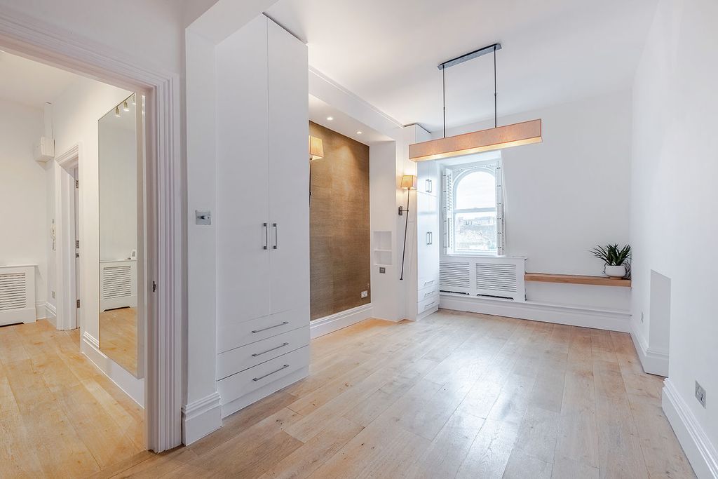 Property photo 3 of 8 Flat4 7 Horton Street 4388 Bed2.Jpg