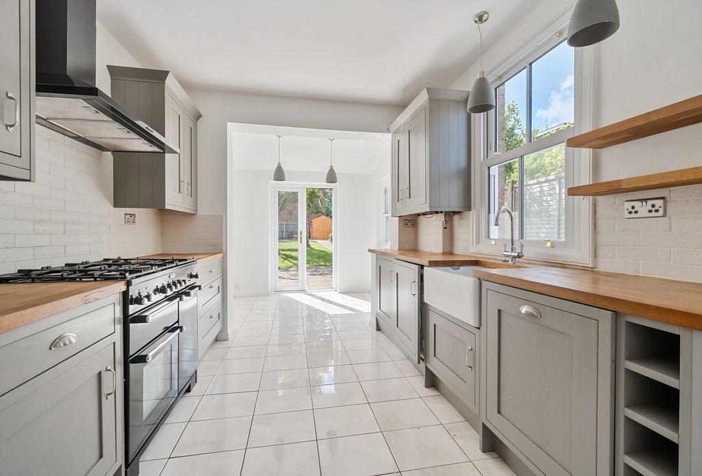 Property photo 2 of 20 Kitchen