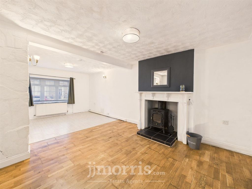 Property photo 3 of 28 Living Room