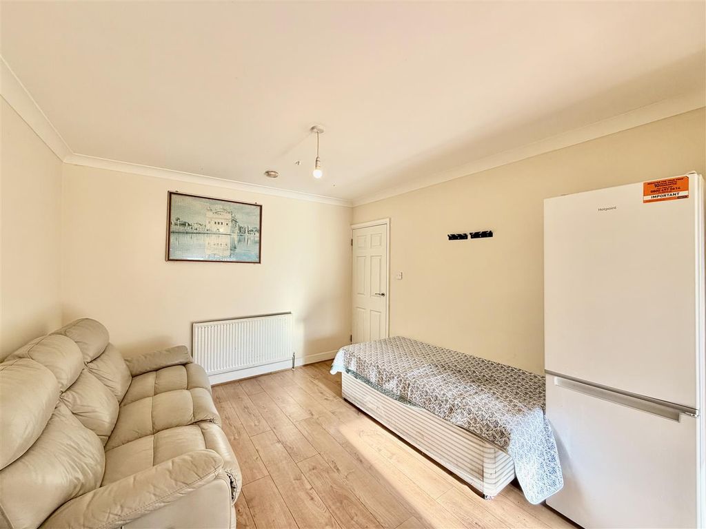 Property photo 2 of 10 Lounge