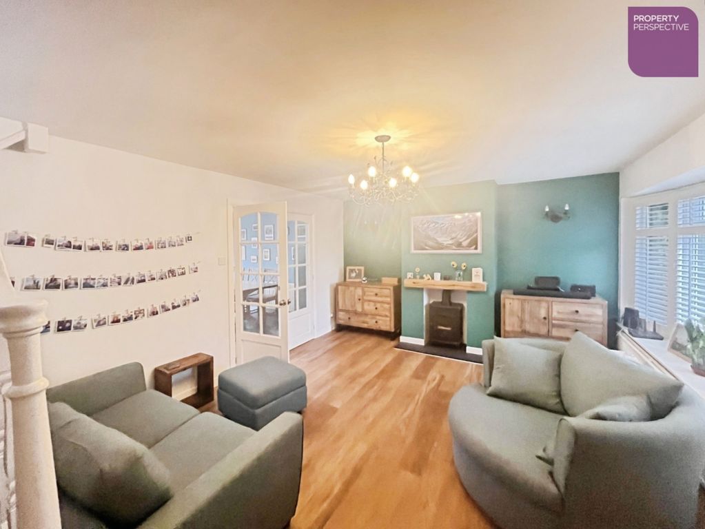 Property photo 3 of 12 Lounge