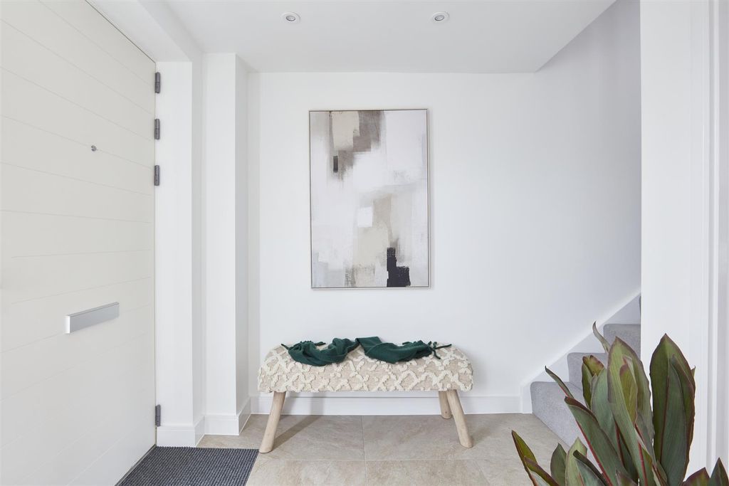 Property photo 3 of 34