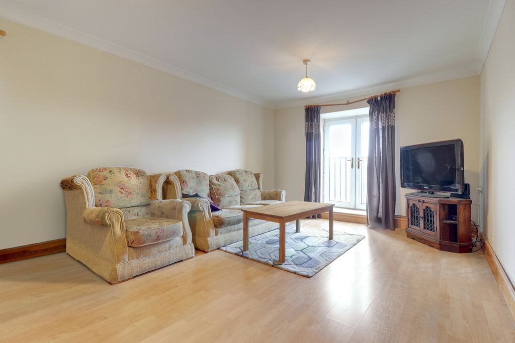 Property photo 2 of 9 2