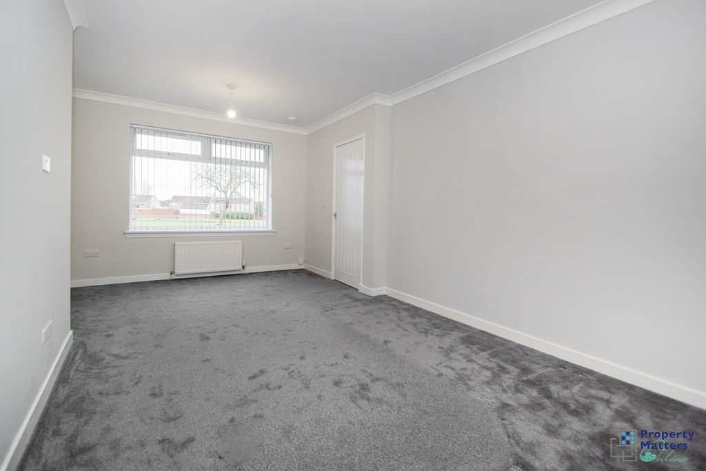 Property photo 2 of 12 Lounge