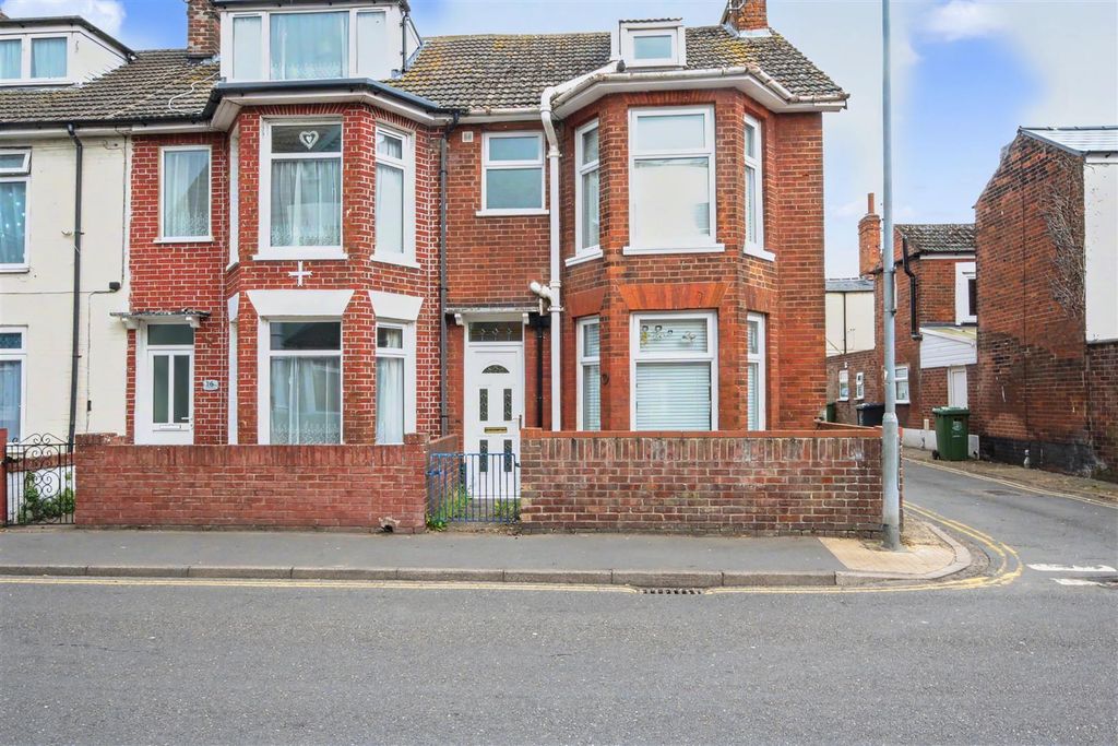 Property photo 1 of 9 Front