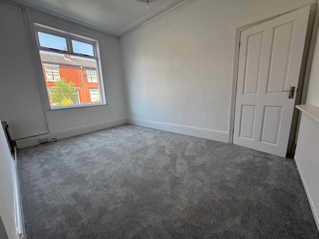 Property photo 2 of 12 Photo