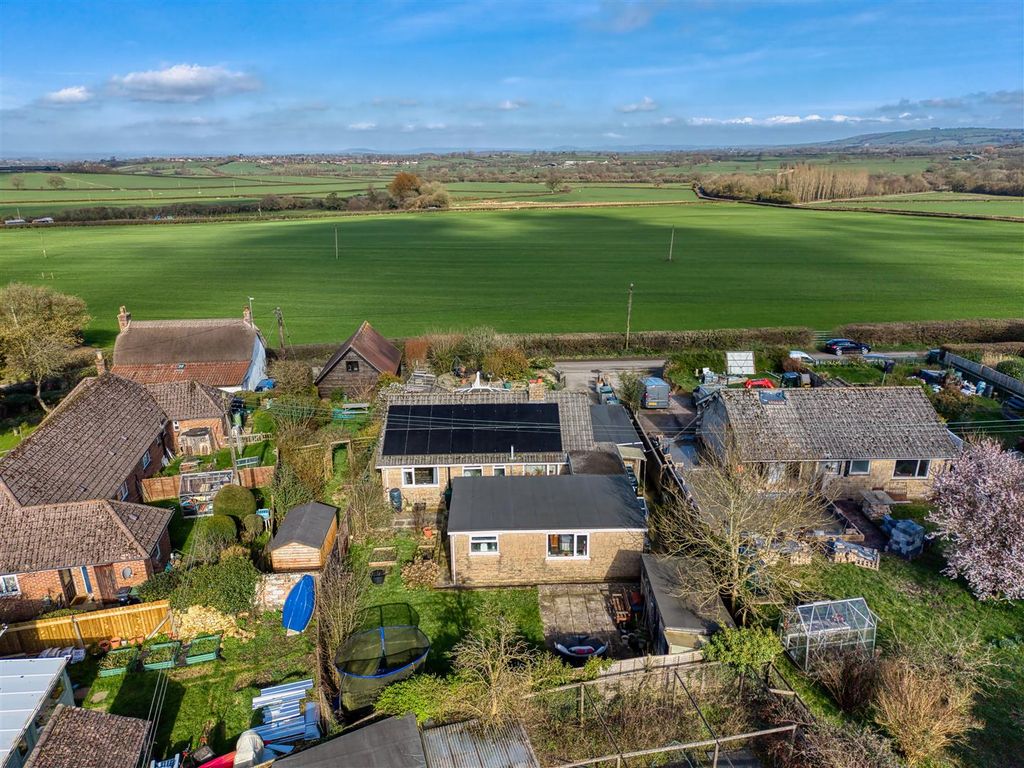 Property photo 1 of 11 Outside