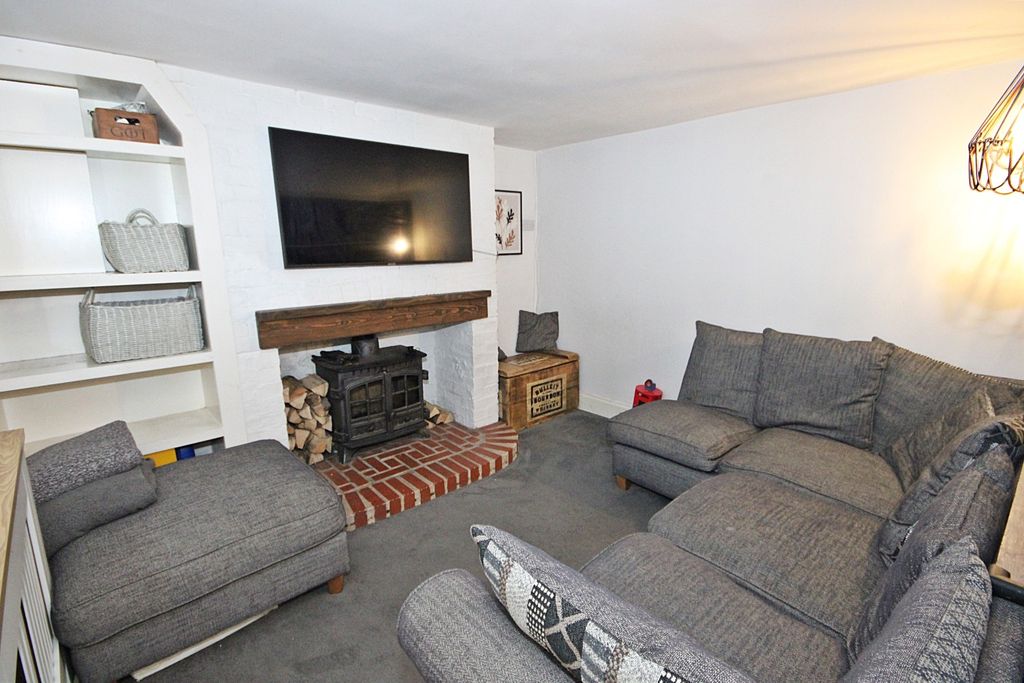 Property photo 2 of 8 4692981