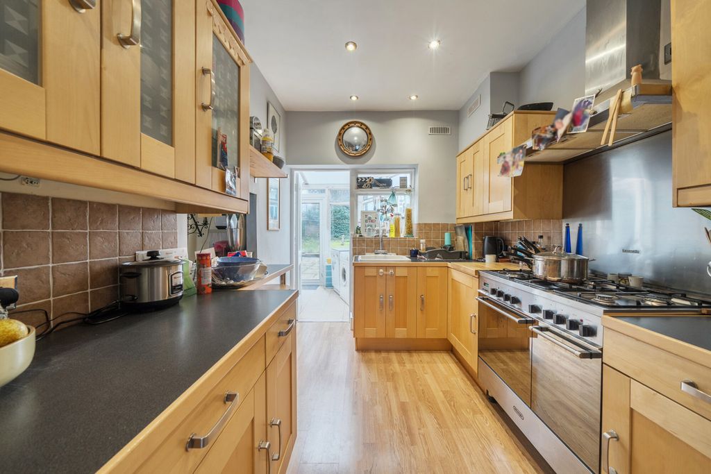 Property photo 3 of 14 1399740-10-69721c...