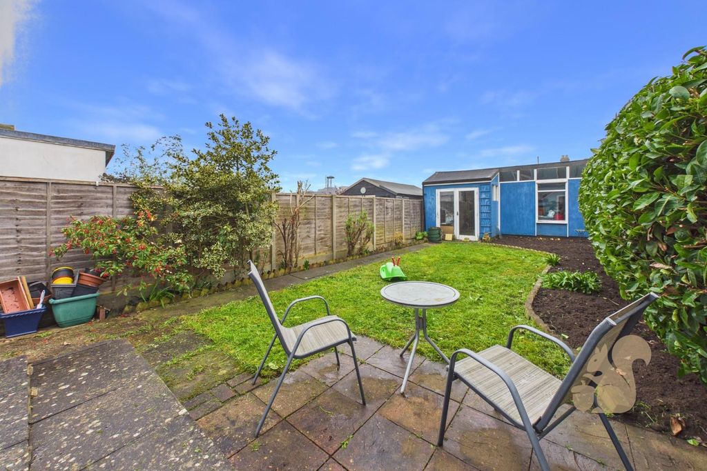 Property photo 3 of 18 Garden