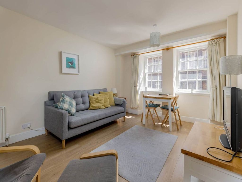 Property photo 3 of 12 78408_Canongate-005