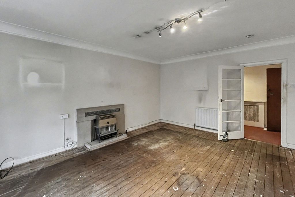 Property photo 3 of 19 1 Countisbury, St Marks Hill, Surbiton, Surrey, Kt6 4Lr