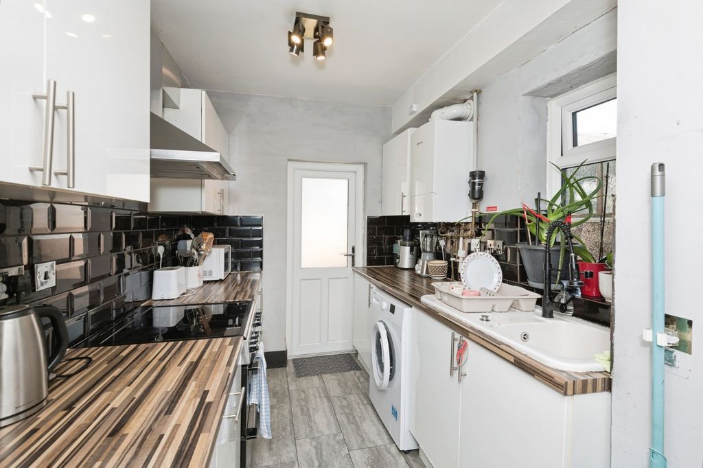 Property photo 2 of 20 Pbox-Img.Jpg