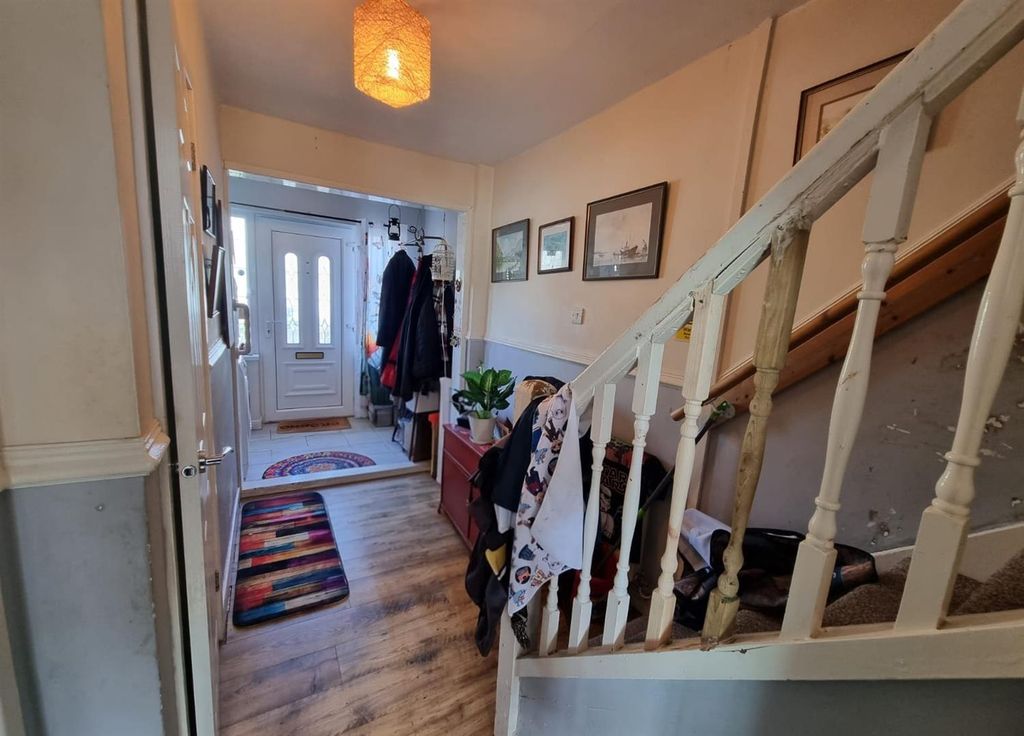 Property photo 3 of 15 12386.Jpg