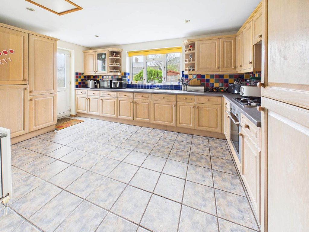 Property photo 3 of 24 Kitchen