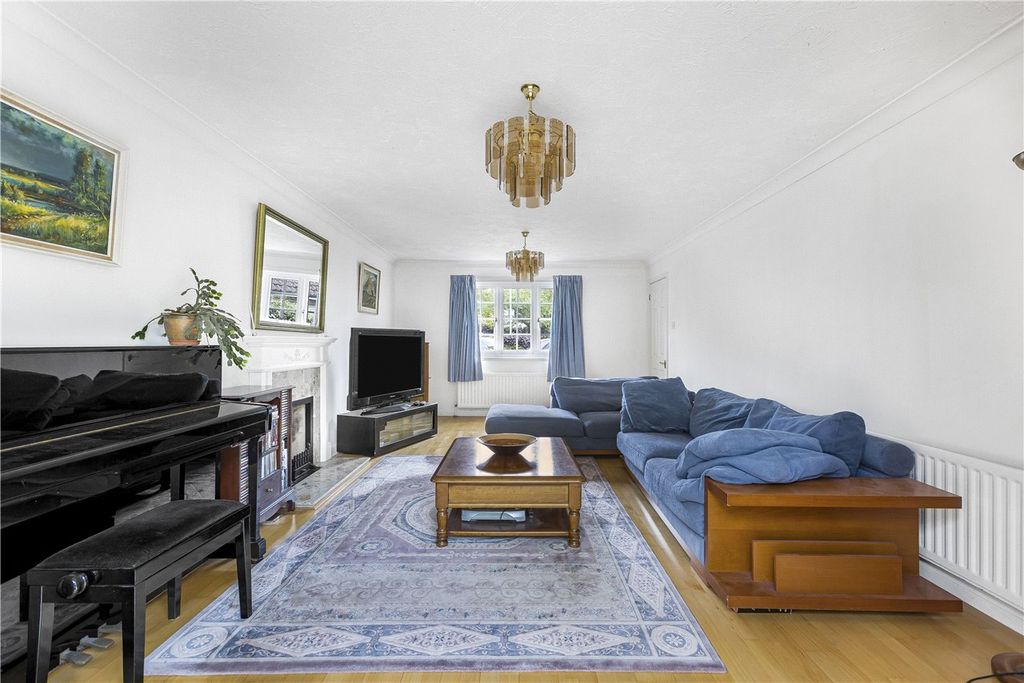 Property photo 3 of 25 Living Room