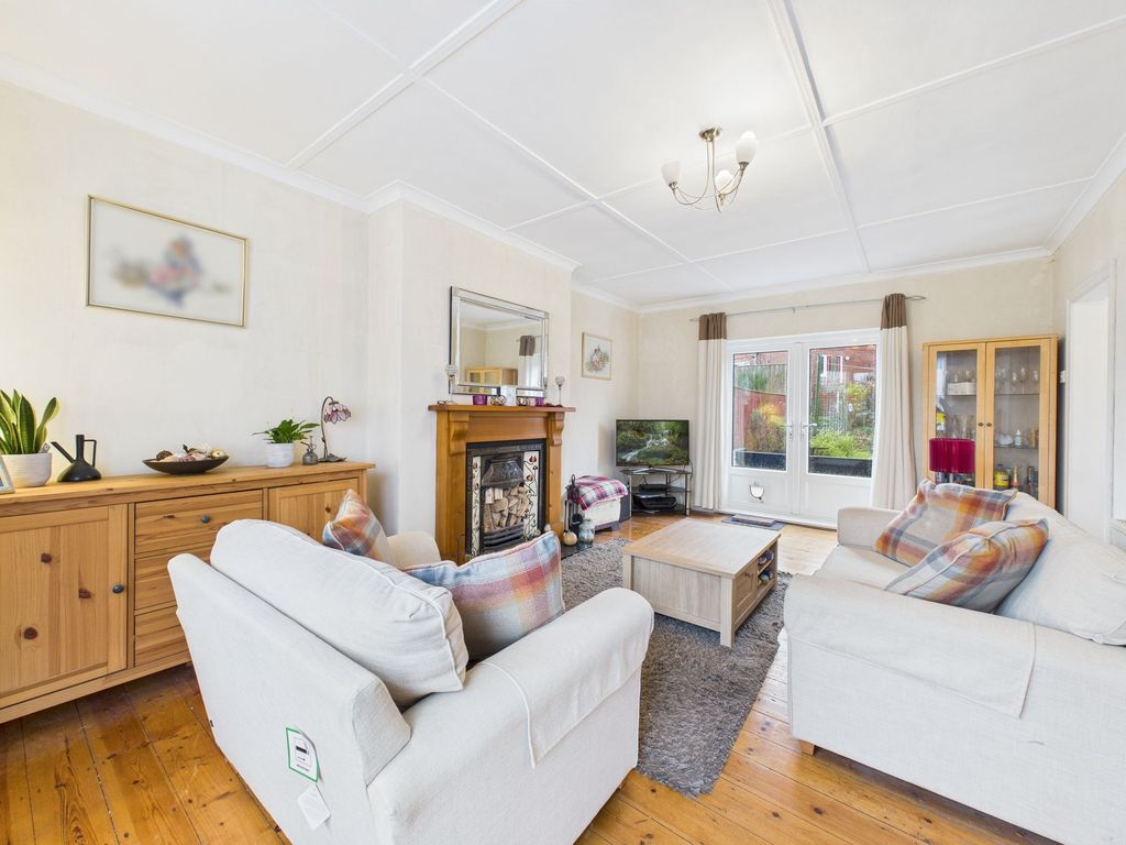 Property photo 2 of 8 Lounge