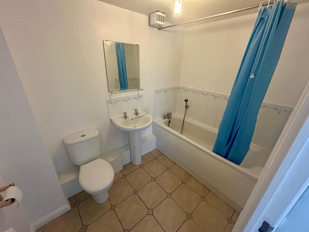 Property photo 3 of 5 Bathroom 1.Jpg