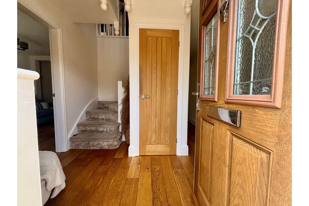 Property photo 2 of 40