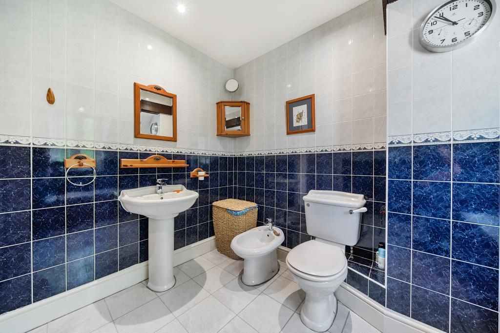 Property photo 3 of 22 Bathroom