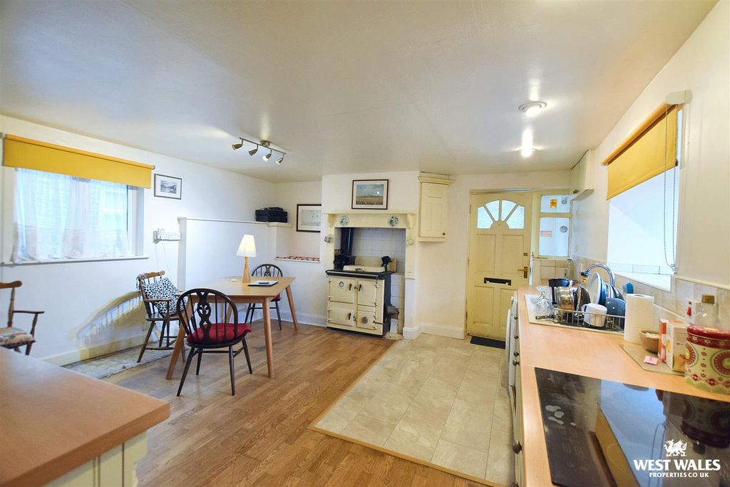 Property photo 3 of 30 Kitchen