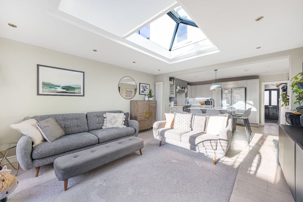 Property photo 3 of 14 6