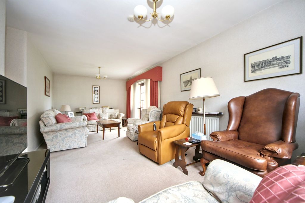 Property photo 2 of 25