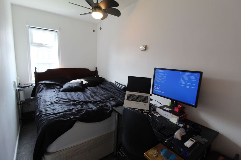 Property photo 3 of 9 Bedroom