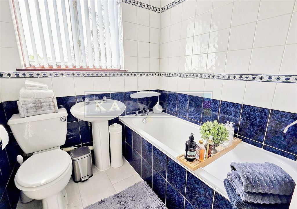 Additional image 13 of 4 bed semi-detached house for saleKingshill Avenue, Hayes UB4