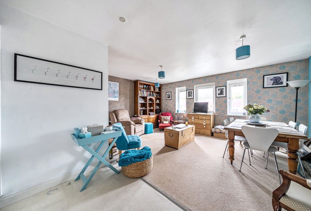 Property photo 2 of 12 1363143-12-68E92A...