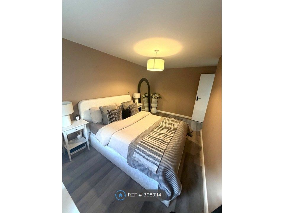 Property photo 2 of 12 Master Bedroom