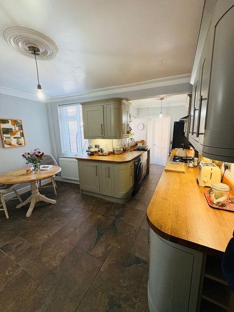 Property photo 3 of 19 Kitchen