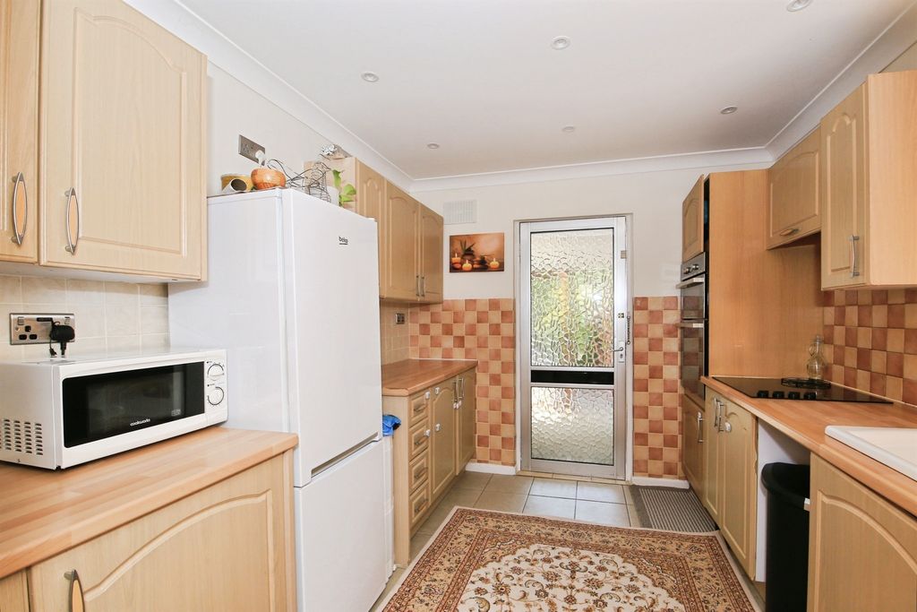 Property photo 2 of 19