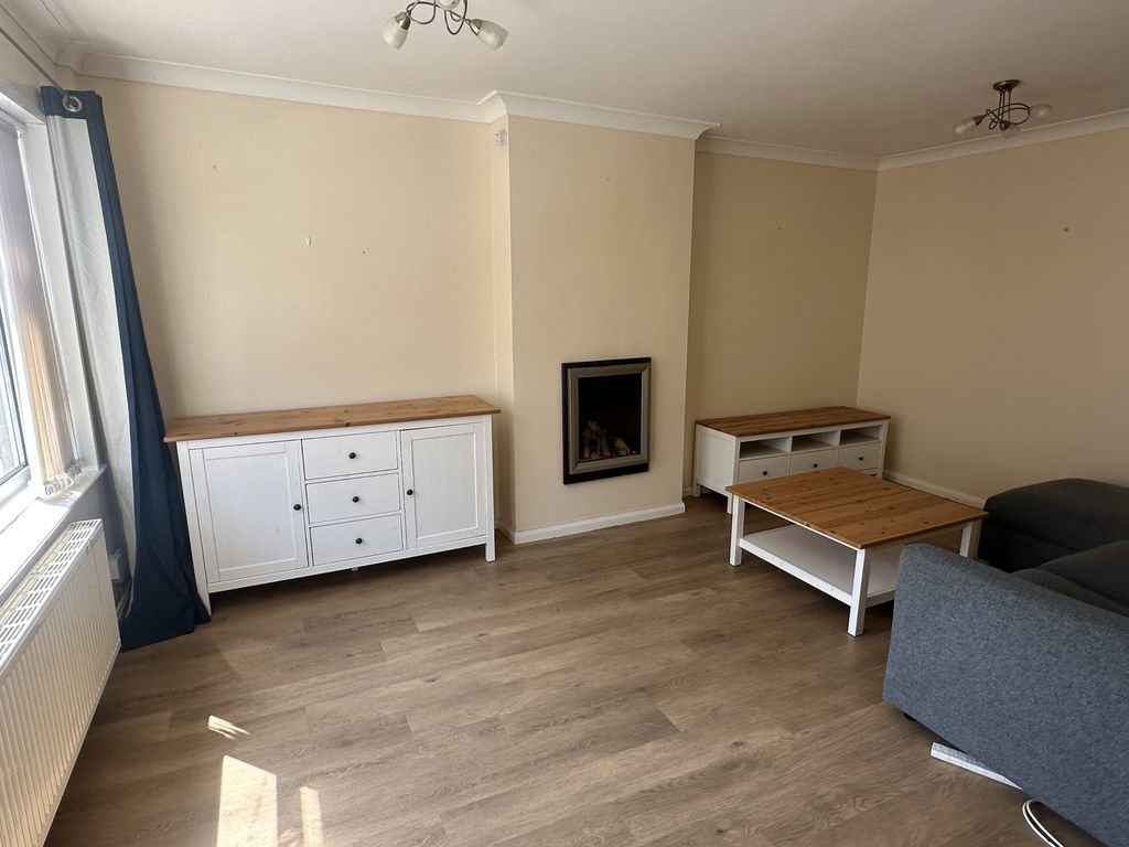 Property photo 2 of 11 Lounge