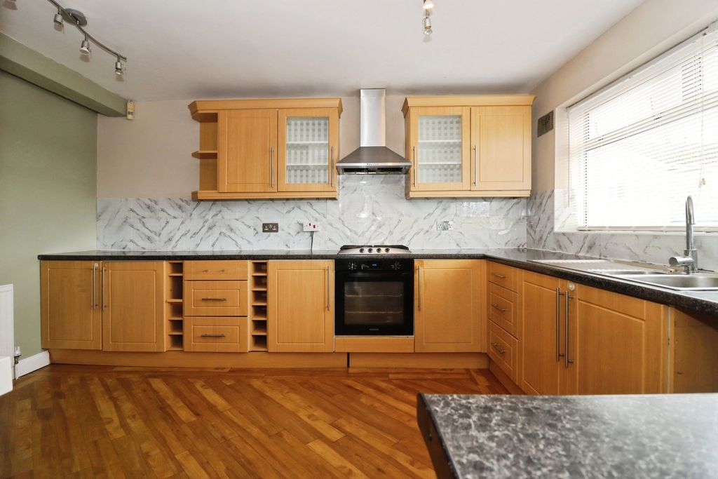 Property photo 2 of 17 Pbox-Img.Jpg