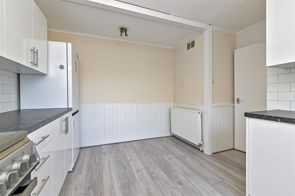 Property photo 3 of 18 14Mendipclose-16.Jpg