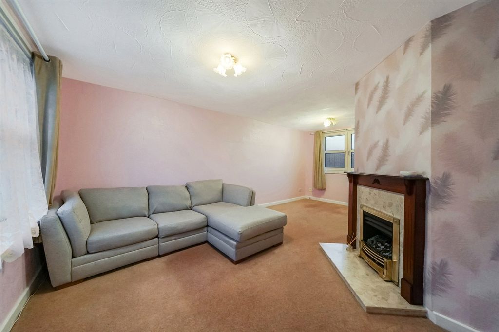 Property photo 3 of 25 Lounge